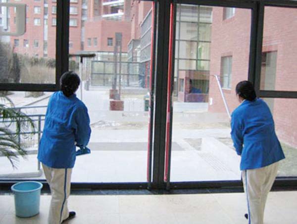 Ve-sinh-kinh-mat-trong